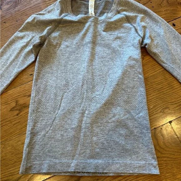 Lululemon Swiftly Tech Long Sleeve Shirt 2.0 Waist Length Size 2 - Picture 3 of 7